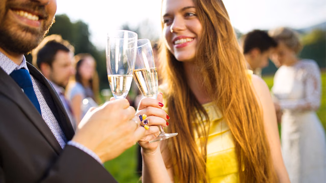 what does an event planner do?